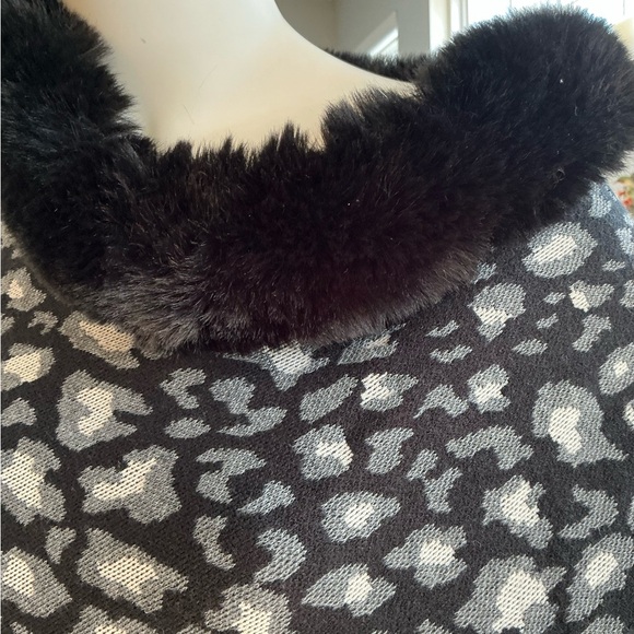 Black Gray White Leopard Print Poncho Faux Fur Trim Elegant Travel Resort Womans - Picture 4 of 7